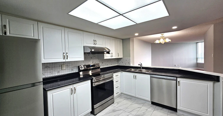 901-300 Alton Towers Circle, Toronto, ON, M1V 4X9 - 4