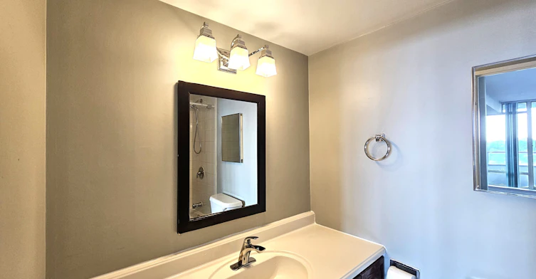901-300 Alton Towers Circle, Toronto, ON, M1V 4X9 - 18