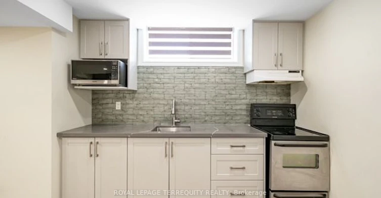 1 Devineridge Avenue, Ajax, ON, L1Z 0T3 - 5