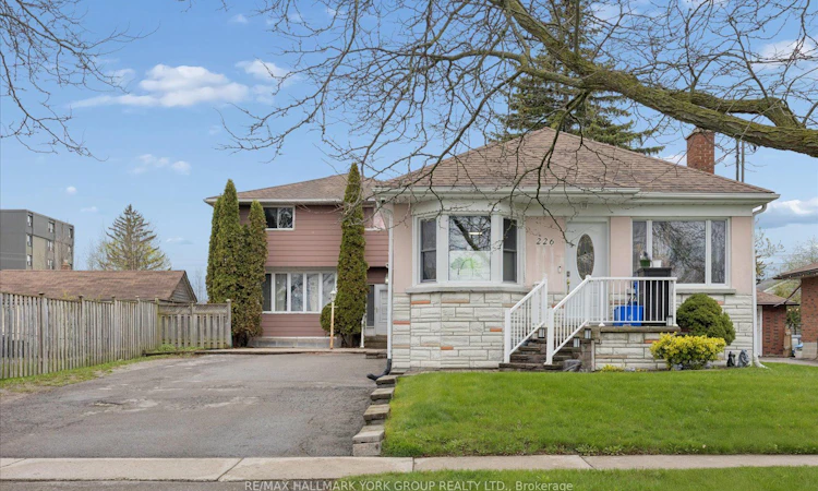 226 Cromwell Avenue