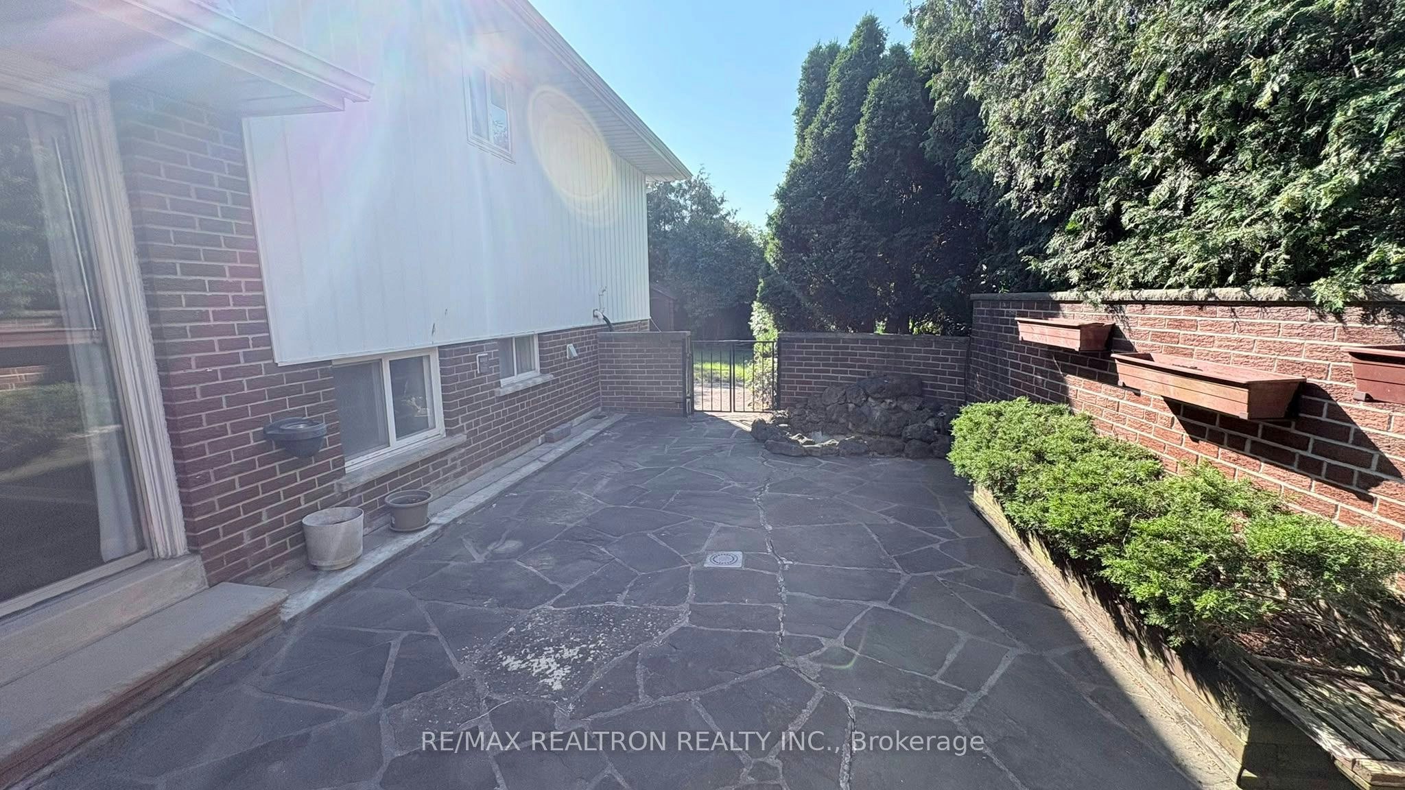 831 Huntingwood Drive, Toronto, ON, M1T 2L8 - 21