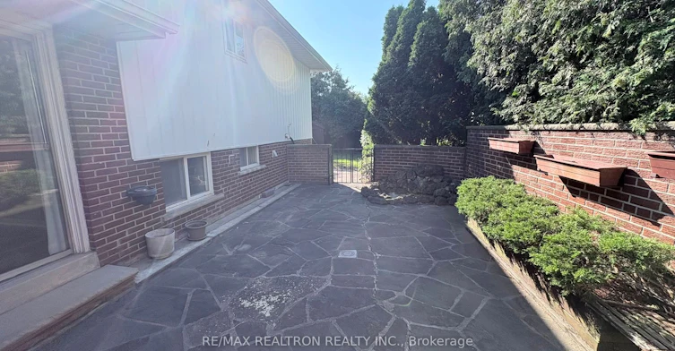 831 Huntingwood Drive, Toronto, ON, M1T 2L8 - 21