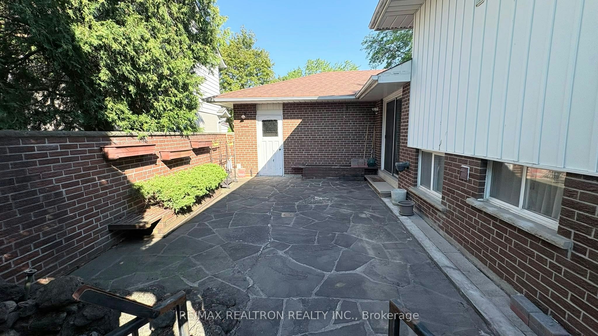 831 Huntingwood Drive, Toronto, ON, M1T 2L8 - 20