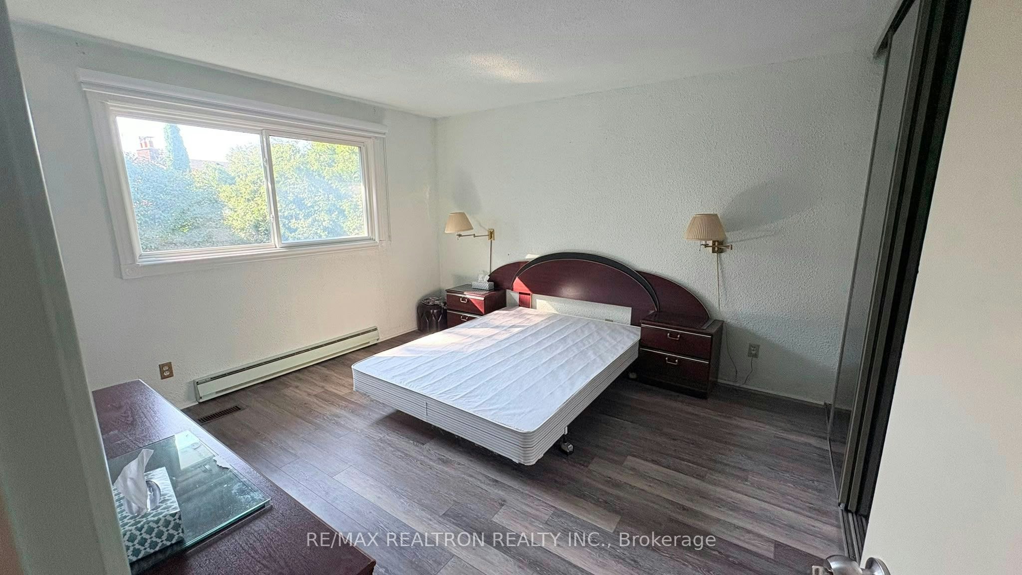 831 Huntingwood Drive, Toronto, ON, M1T 2L8 - 9