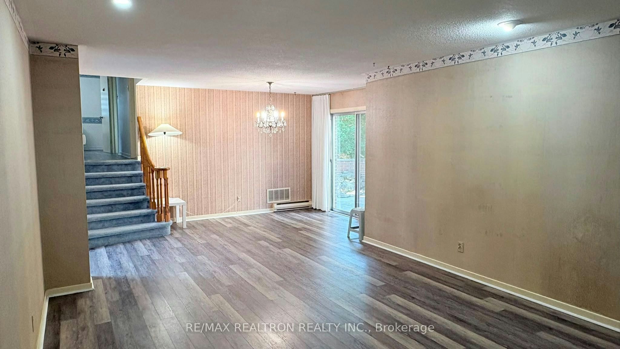 831 Huntingwood Drive, Toronto, ON, M1T 2L8 - 3
