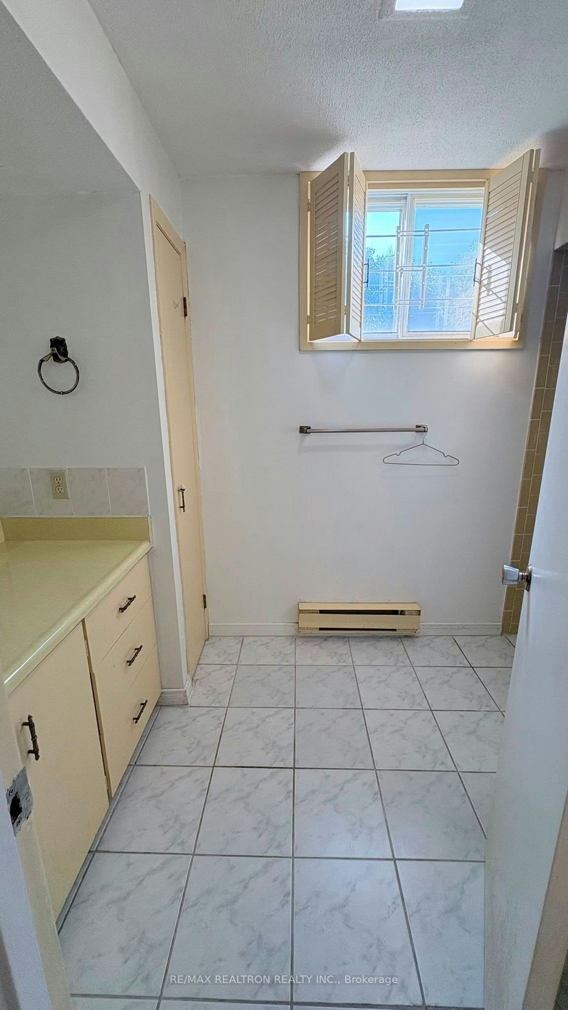 831 Huntingwood Drive, Toronto, ON, M1T 2L8 - 17