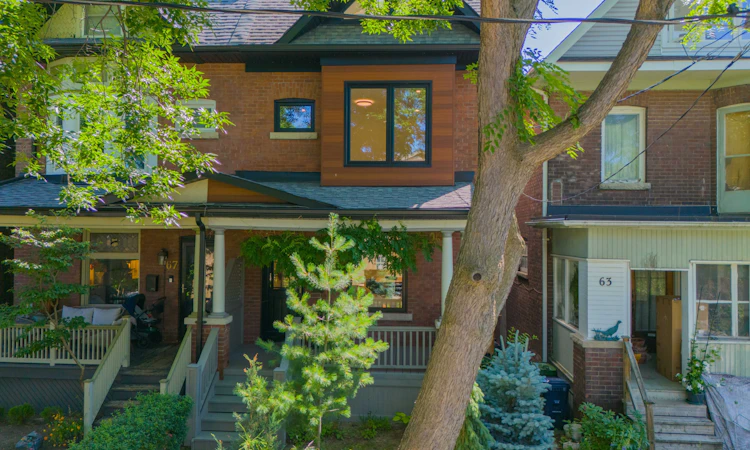 65 Hampton Avenue