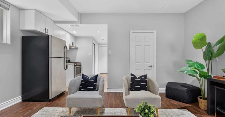 Lower-61B Bexhill Avenue, Toronto, ON, M1L 3B7 - 7