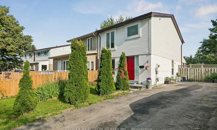 25 Whiteleas Avenue