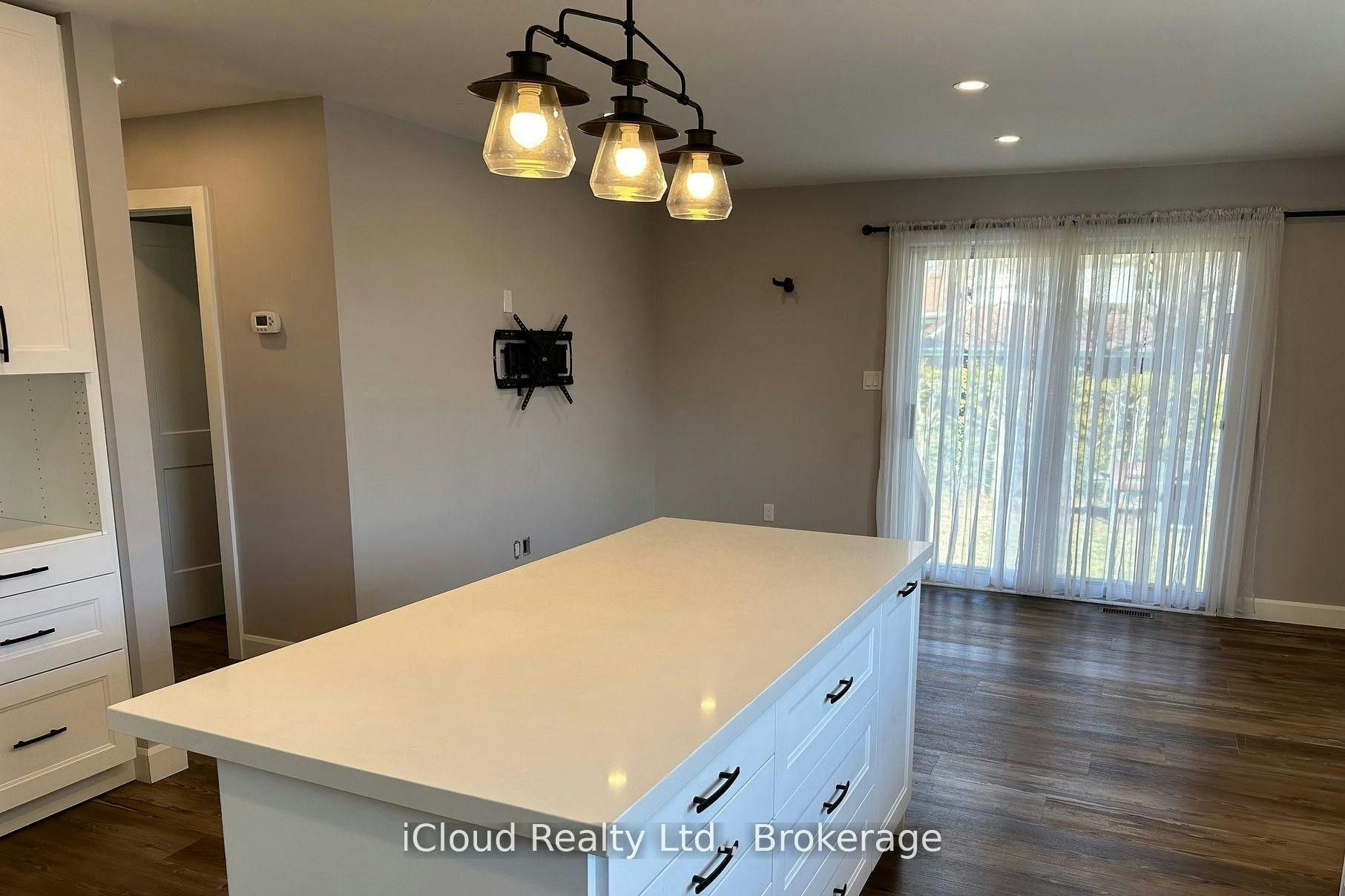 Main-747 Glenforest Street W, Oshawa, ON, L1J 5E9 - 9