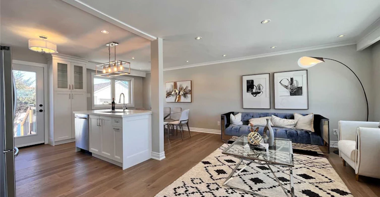 Main-123 Bowman Avenue, Whitby, ON, L1N 3T7
