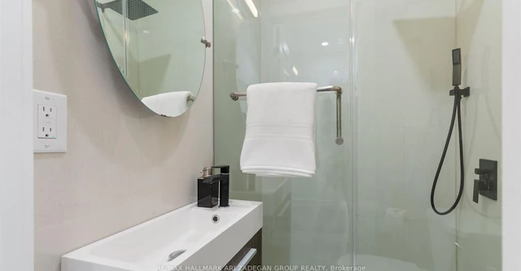 2-16 Minto Street, Toronto, ON, M4L 1B6 - 17