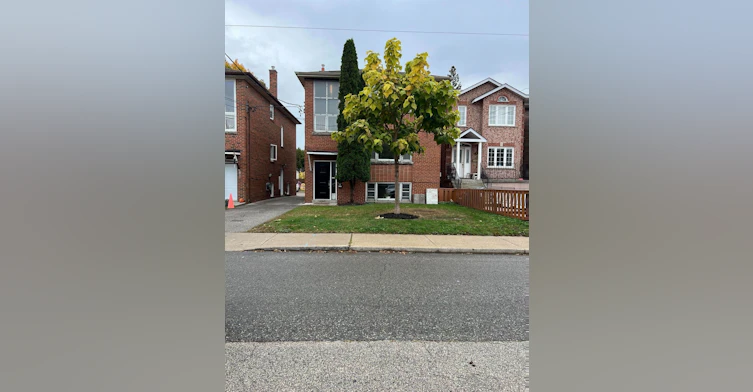 Lower-15 Virginia Avenue, Toronto, ON, M4C 2S6 - 2
