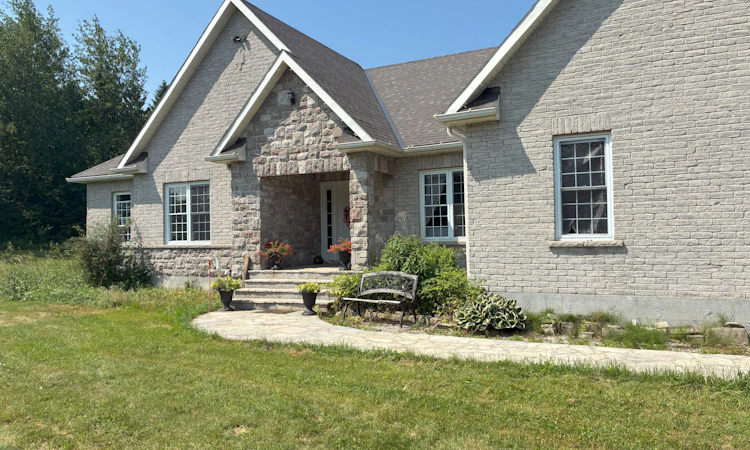 11110 Simcoe Street N