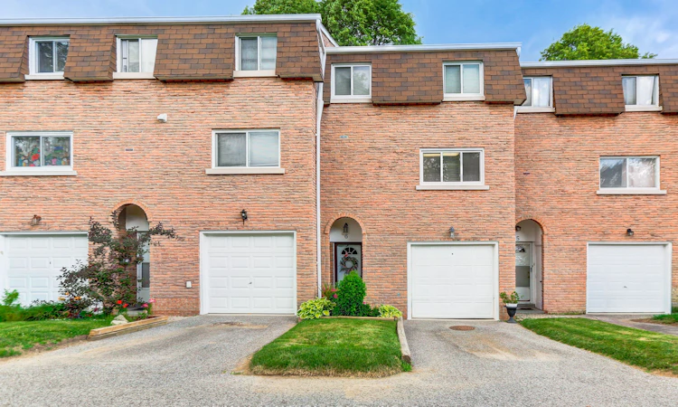 6-121 Centennial Road