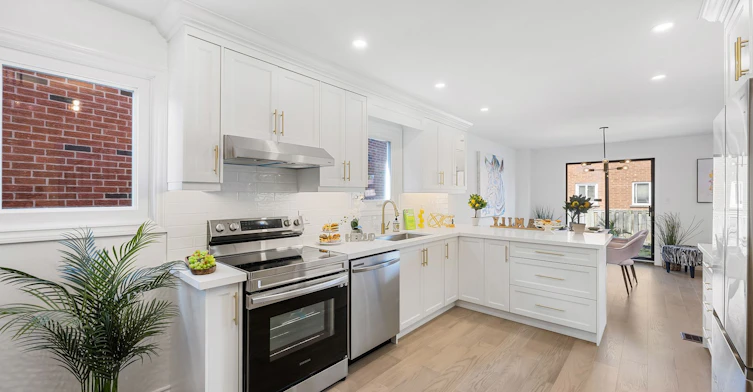 25 Lansbury Drive, Toronto, ON, M1V 3J2 - 5