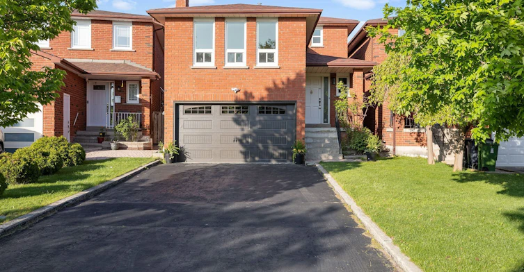 25 Lansbury Drive, Toronto, ON, M1V 3J2