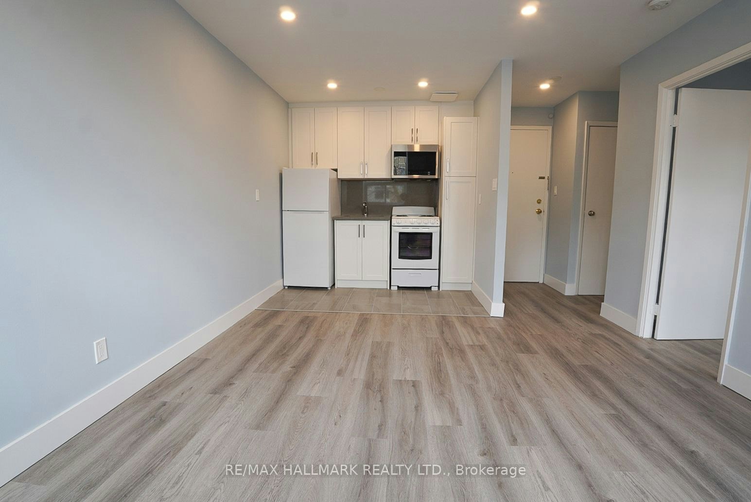 5-1 Hannaford Street, Toronto, ON, M4E 1S3 - 3