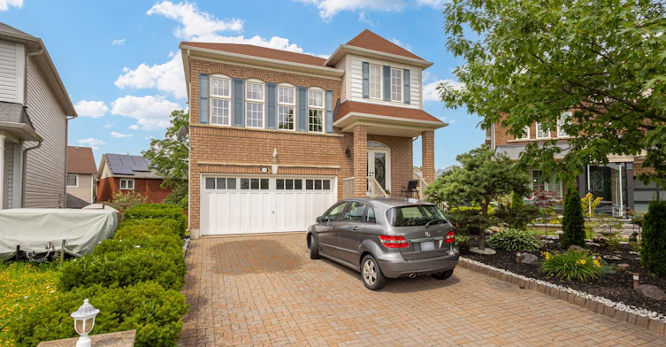 Main-1156 Cotswold Court, Oshawa, ON, L1K 0A4