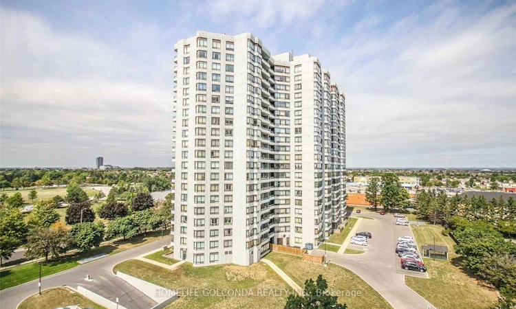 912-330 Alton Towers Circle