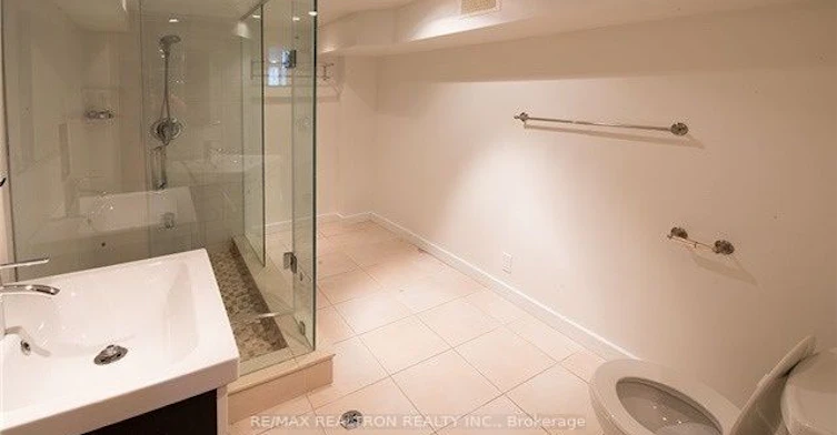 118 Chatham Avenue, Toronto, ON, M4J 1K7 - 13