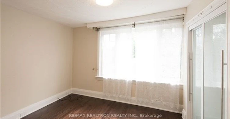 118 Chatham Avenue, Toronto, ON, M4J 1K7 - 9