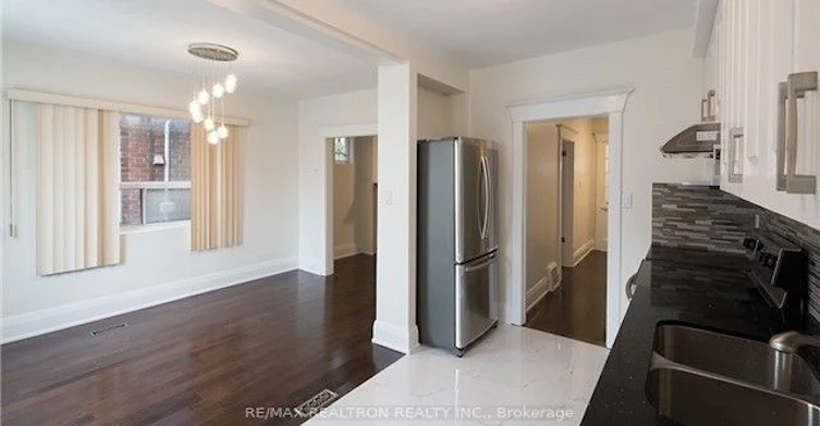 118 Chatham Avenue, Toronto, ON, M4J 1K7 - 6