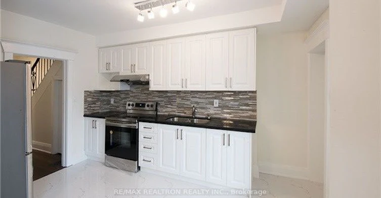 118 Chatham Avenue, Toronto, ON, M4J 1K7 - 5