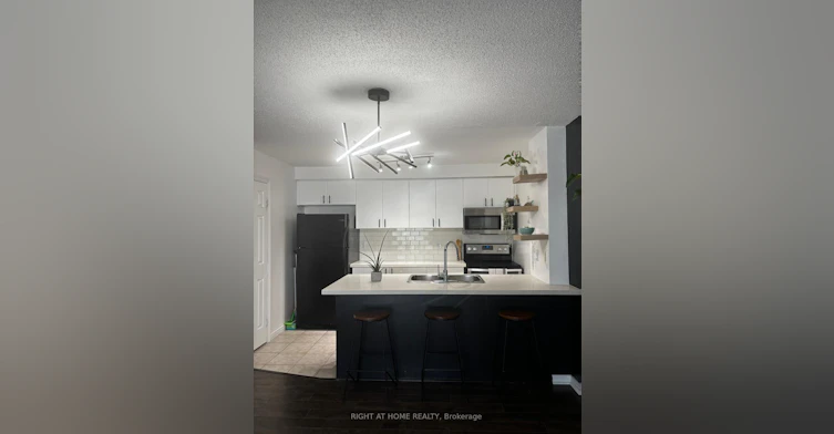 302-91 Aspen Springs Drive, Clarington, ON, L1C 5J9