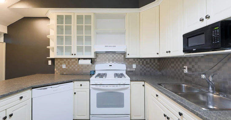 Main Floor-405 Kingston Road, Toronto, ON, M4L 1V1 - 5