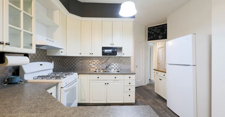 Main Floor-405 Kingston Road, Toronto, ON, M4L 1V1 - 7