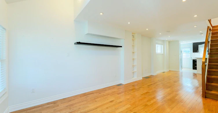 527 Craven Road, Toronto, ON, M4L 2Z6 - 7