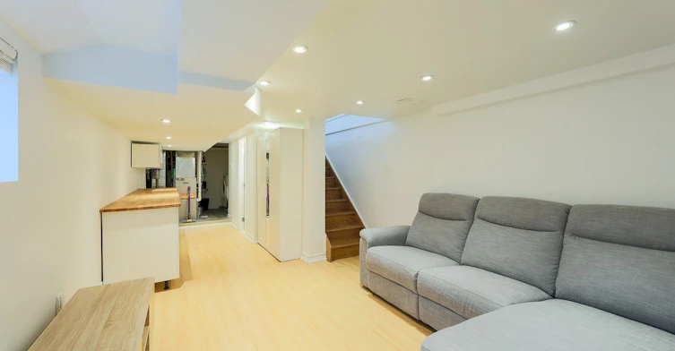 527 Craven Road, Toronto, ON, M4L 2Z6 - 27