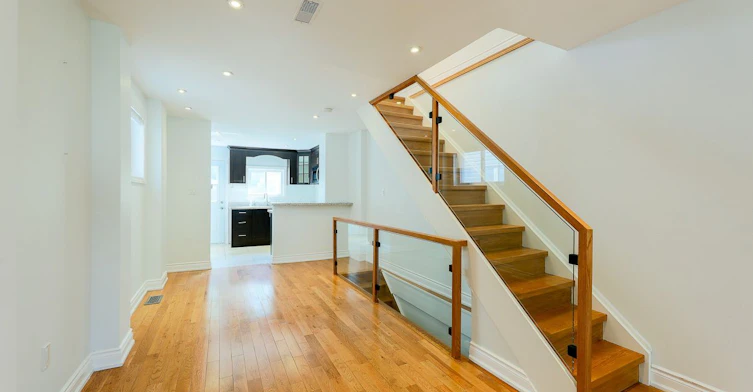 527 Craven Road, Toronto, ON, M4L 2Z6 - 11