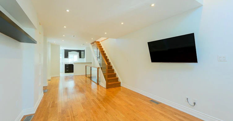 527 Craven Road, Toronto, ON, M4L 2Z6 - 8