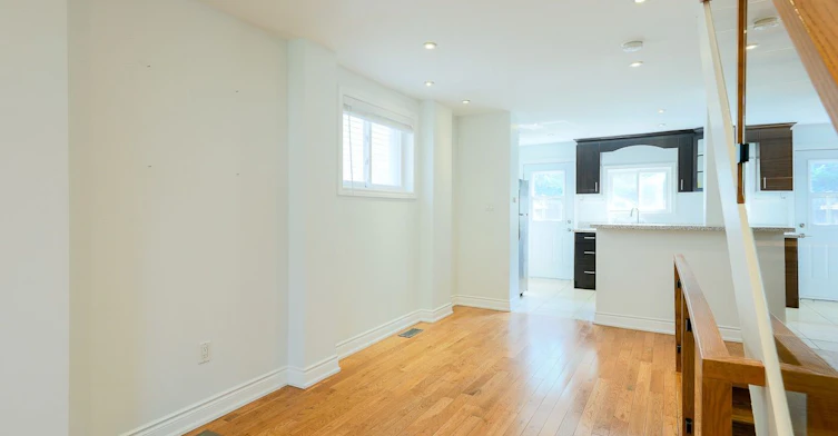 527 Craven Road, Toronto, ON, M4L 2Z6 - 12