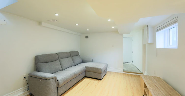 527 Craven Road, Toronto, ON, M4L 2Z6 - 26