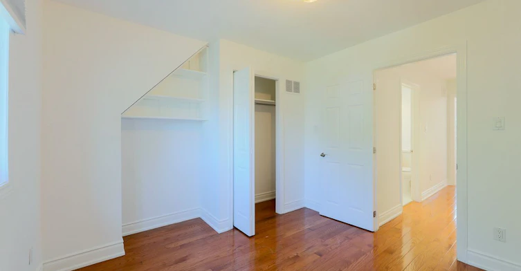 527 Craven Road, Toronto, ON, M4L 2Z6 - 24