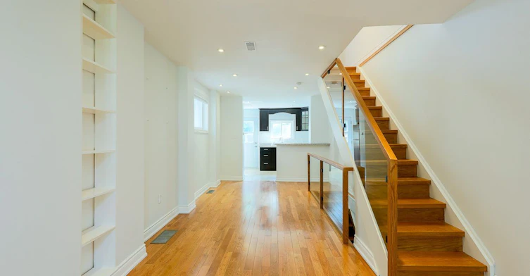 527 Craven Road, Toronto, ON, M4L 2Z6 - 10