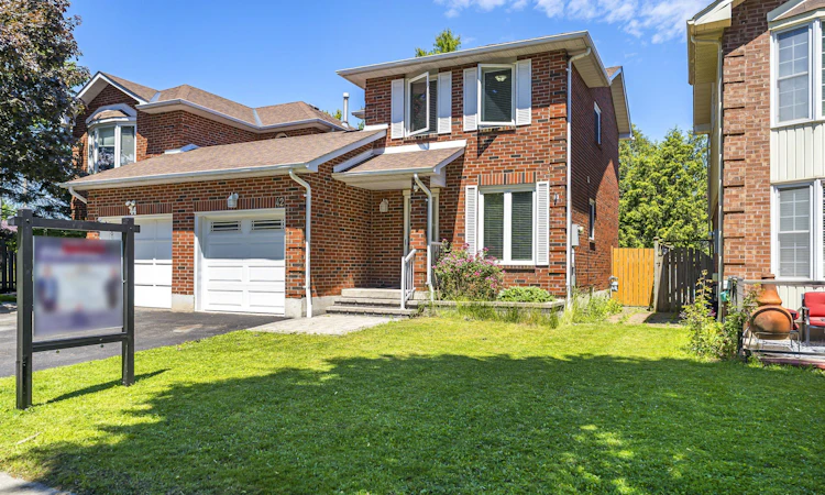 42 Hewitt Crescent