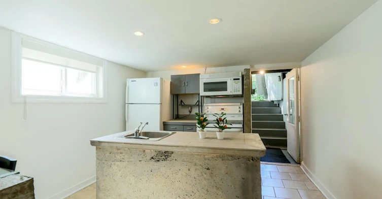 Bsmt-70 Carlaw Avenue, Toronto, ON, M4M 2R7 - 8
