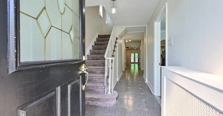 Main-32 Marilyn Crescent, Toronto, ON, M4B 3C6 - 3