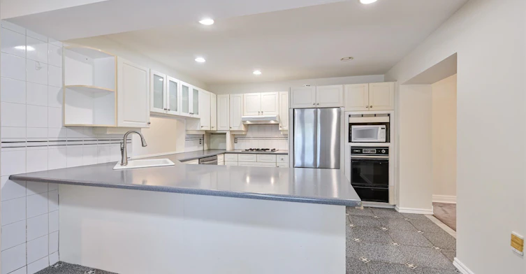 Main-32 Marilyn Crescent, Toronto, ON, M4B 3C6 - 14