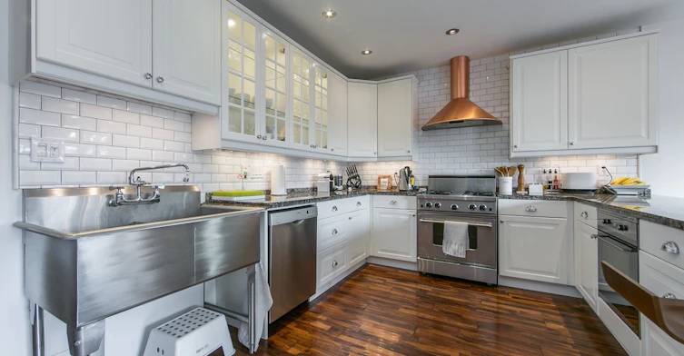 15 Battenberg Avenue, Toronto, ON, M4L 1J7 - 8