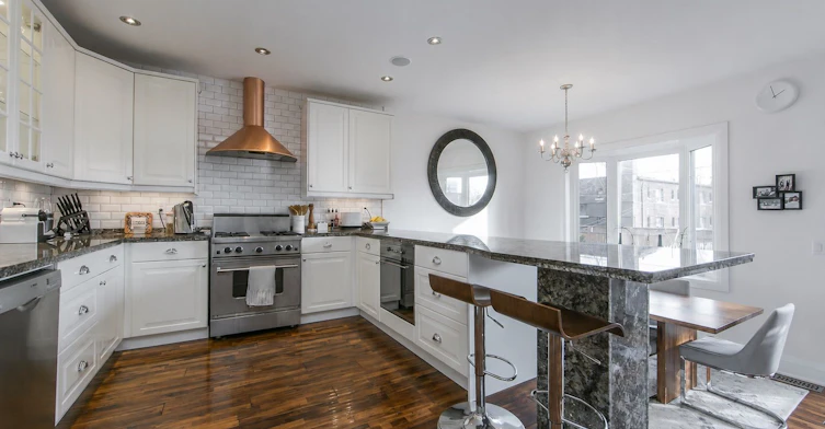 15 Battenberg Avenue, Toronto, ON, M4L 1J7 - 9