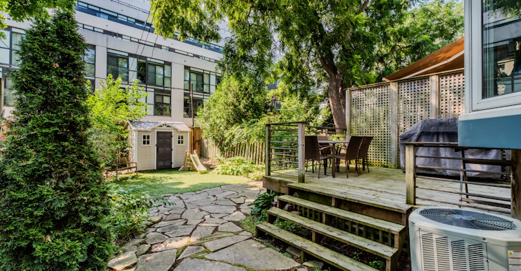 15 Battenberg Avenue, Toronto, ON, M4L 1J7 - 22