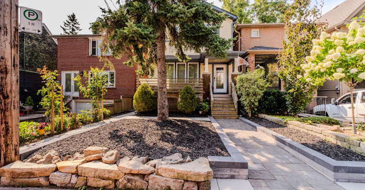 15 Battenberg Avenue, Toronto, ON, M4L 1J7 - 2