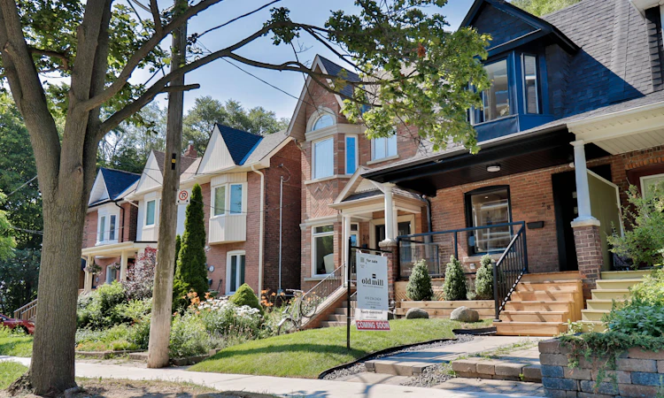 28 Eastmount Avenue
