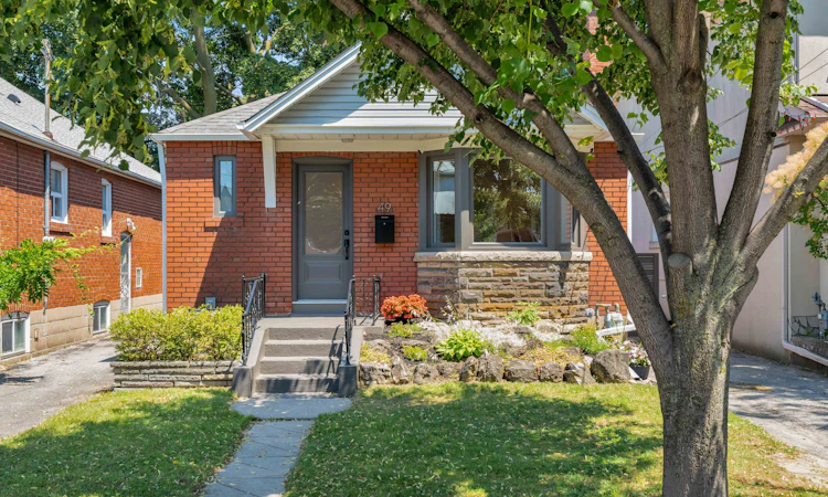 49 Binswood Avenue