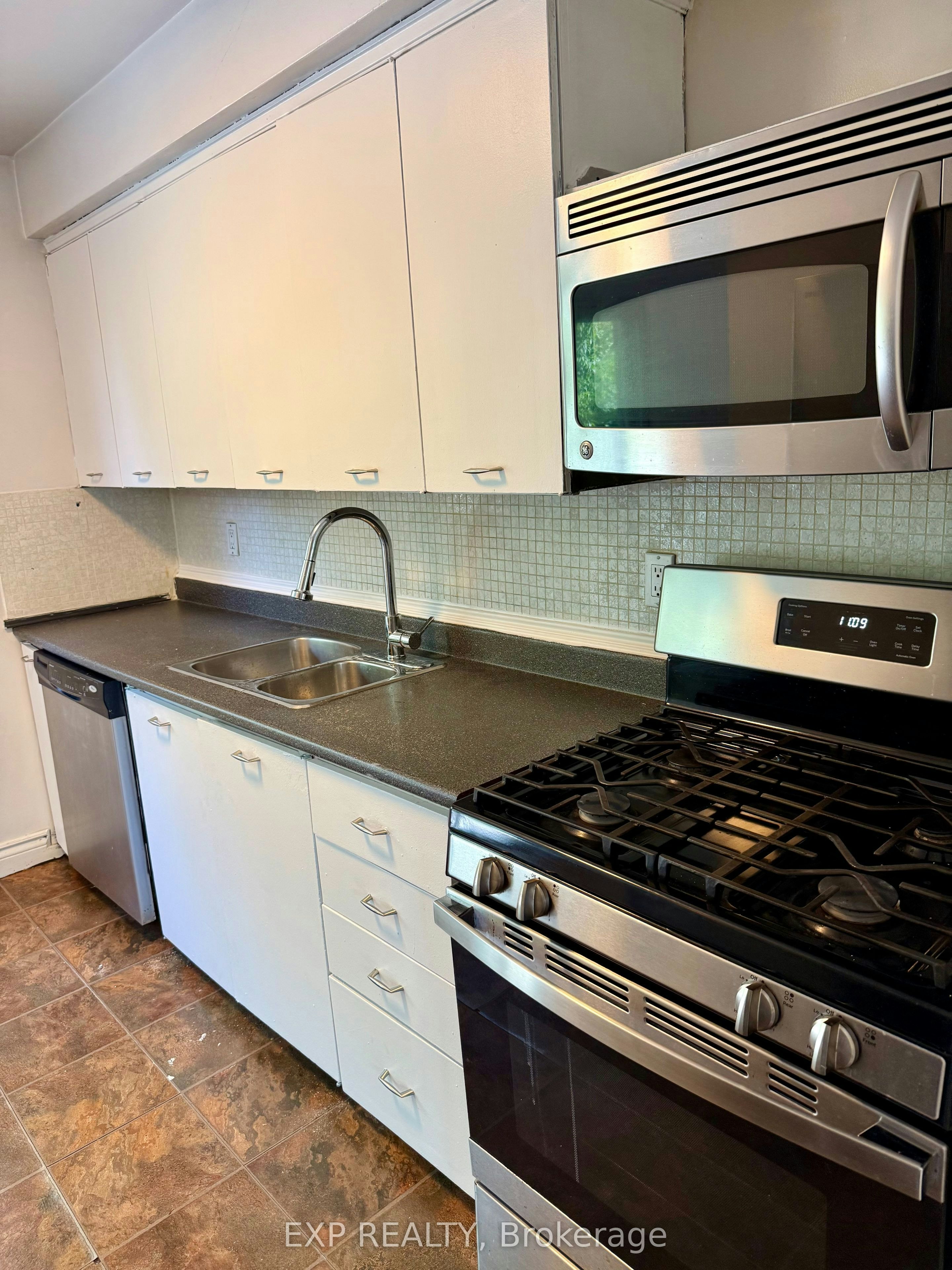 Upper-6 Mid Pines Road, Toronto, ON, M1G 2L6 - 9
